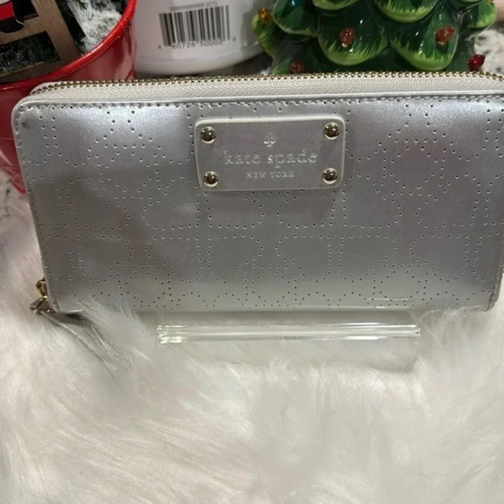 Kate Spade Metro Spade Silver Wallet NWT
